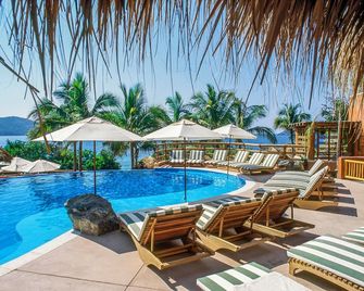 恩巴克芝華塔尼歐酒店 - 芝華塔尼歐 - 錫瓦塔塔內霍 - 游泳池