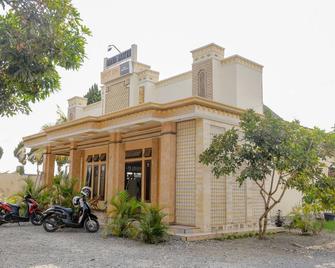 Spot On 1847 Hotel Maya - Blitar - Building