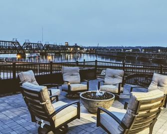 The Nelson Lofts - Unit 5 (3 Br) - Davenport - Balcony