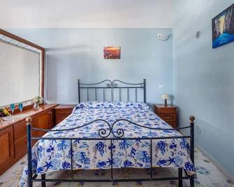Casa Mariarosa - Seaside Apartment with Balcony - Piano di Sorrento - Chambre