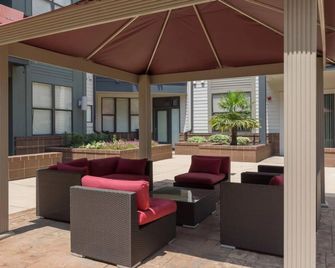 One Bedroom Apartment -10 Min Walk to Epicentre Wifi - Wesley Chapel - Innenhof