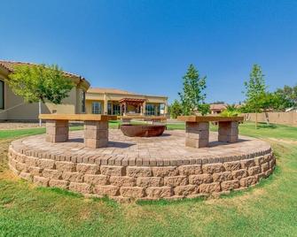 1 Bed / 1 Bath Upscale Casita, Sleeps 2/4, Garage, Heated Pool, Bbq, Privacy - Gilbert