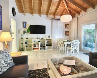 Private 2 Bed Villa Paradise Island, Near Atlantis! - Nasáu - Sala de estar