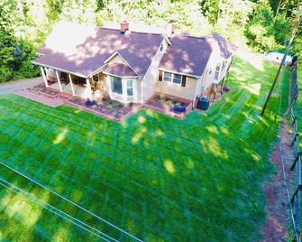 Stunning 4000sf Oasis - Charlotte - Building