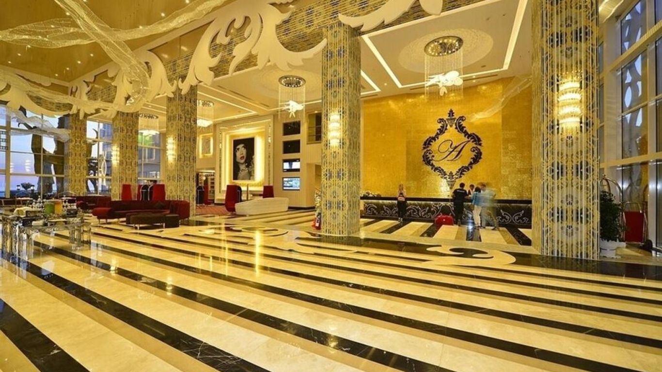 Azura Deluxe Resort & Spa