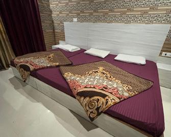 Hotel Shri Radha Niwas - Katra - Slaapkamer