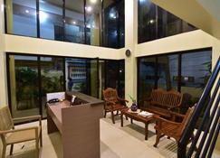 Anahaw Apartments Whitebeach - Boracay - Patio