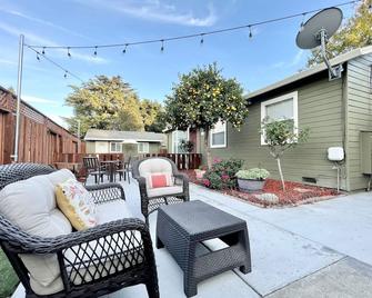 Large New Modern Guest House + Laundry + Garden - San Jose - Patio