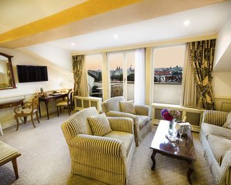 Luxury Family Hotel Royal Palace - פראג - סלון