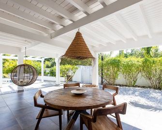 Villa Beach Cottage by Fantasia Villas - Baie-Orientale - Patio