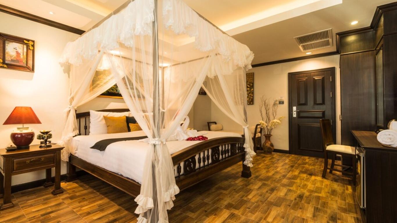 Tanawan Phuket Hotel