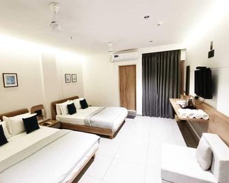 Hotel Kant by GoHotels - Near Shree Dwarkadhish Temple - Dwārka - Bedroom