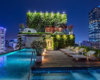 أو لاك شارنيه أوتل - هوتشي مين سيتي - حوض السباحة