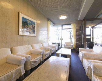 Business Hotel Kosanagi - Toyota - Lounge
