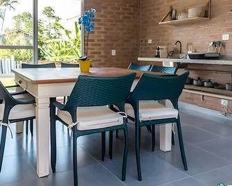 Recanto da Feiticeira | Suítes incríveis com piscina - Ilhabela - Salle à manger