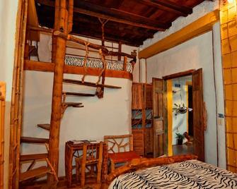 Hotel Casa Tarzan San Agustin - San Agustín - Escaleras