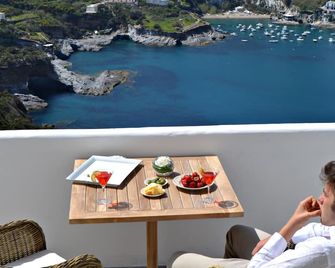 Maridea Casa Vacanza- Le Alcove sul Mare Suites - Ponza