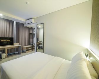 Front One Boutique Hotel Taman Anggrek - 雅加達 - 臥室