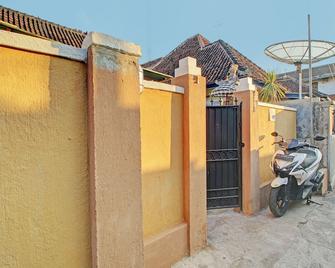 OYO Life 92953 Nirmala Kost - Buleleng - Building