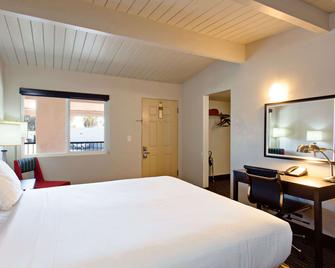 Days Inn by Wyndham Chowchilla Gateway to Yosemite - Chowchilla - Bedroom