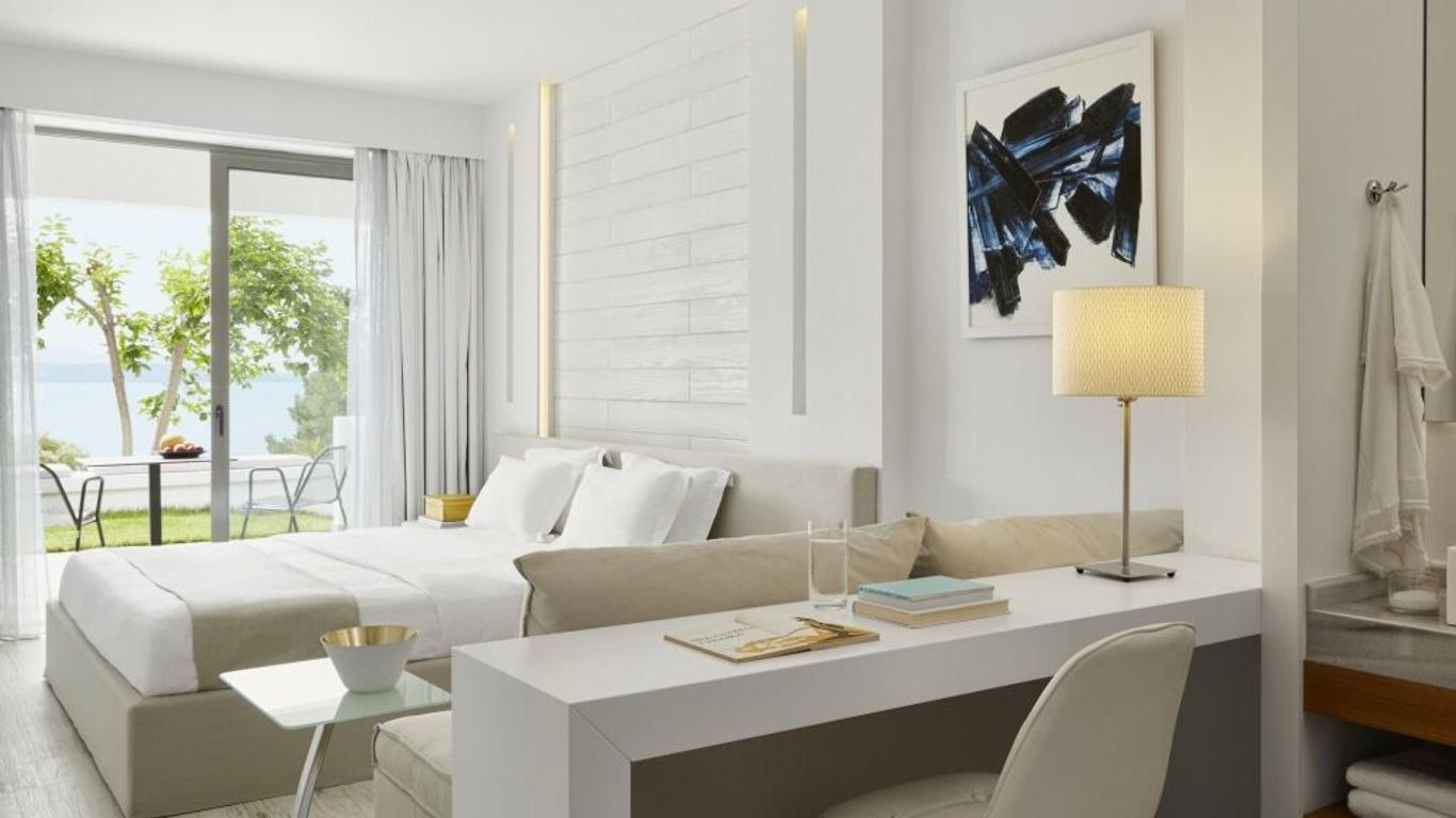 Lichnos Beach Hotel & Suites