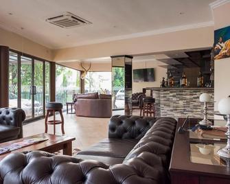 Twangale Resort & Spa - Lusaka - Living room