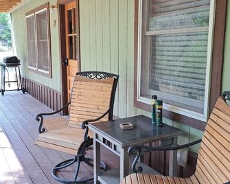 Private cabin 6 miles from Aztec, NM & 35 miles from Durango, Colorado - Aztec - Balcón