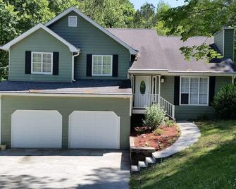 4 Bedroom, 2 Bath Home Situated On A Nice Private Lot. 27 Minutes To Lakepoint. - Canton - Building