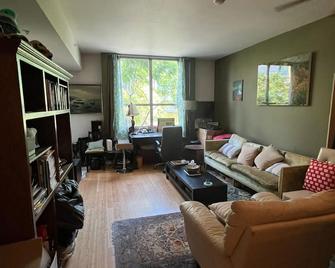 Discover Urban Elegance: Stylish Haven in San Diego's Vibrant Gaslamp Quarter! - San Diego - Living room