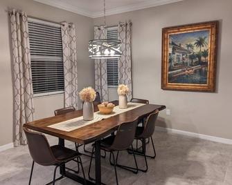 Warm weather year round in brand new coach home with optional golf - Immokalee - Dining room