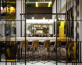 نوفوتيل مونتيري فالي - مونترّي - بار