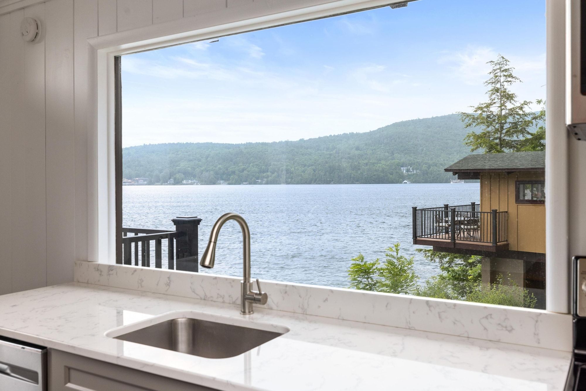 Sun Castle Resort - לייק ג'ורג' - מרפסת