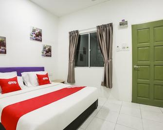 OYO 89476 Green Villa Resort - Hulu Langat - Bedroom