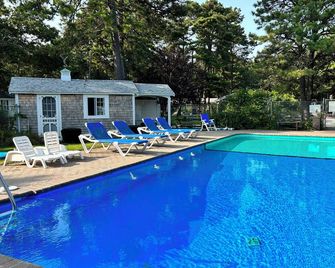 Location! Cabin Sleeps3, Pool, 1 Mile To Ocean, Kitchen/Grill, Pet Ok, Parking - Bass River - Pool