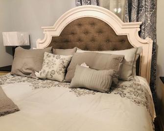 Honeymoon Secret A - Westbrook - Bedroom