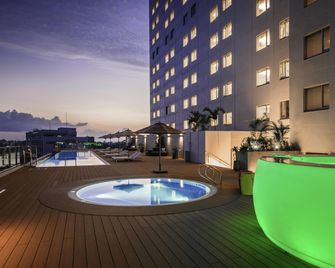 Novotel Okinawa Naha - Naha - Zwembad