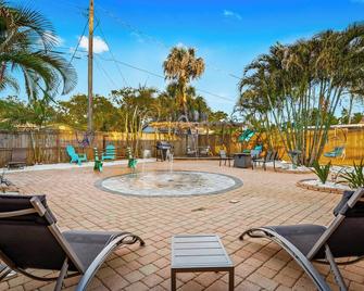 Fun, Resort-style Coastal Villa W Splash Pad! - Sarasota - Pool