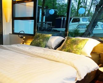 Holiday Water Villa Intermezzo Near To Giethoorn And Is To rent. - Giethoorn - Bedroom