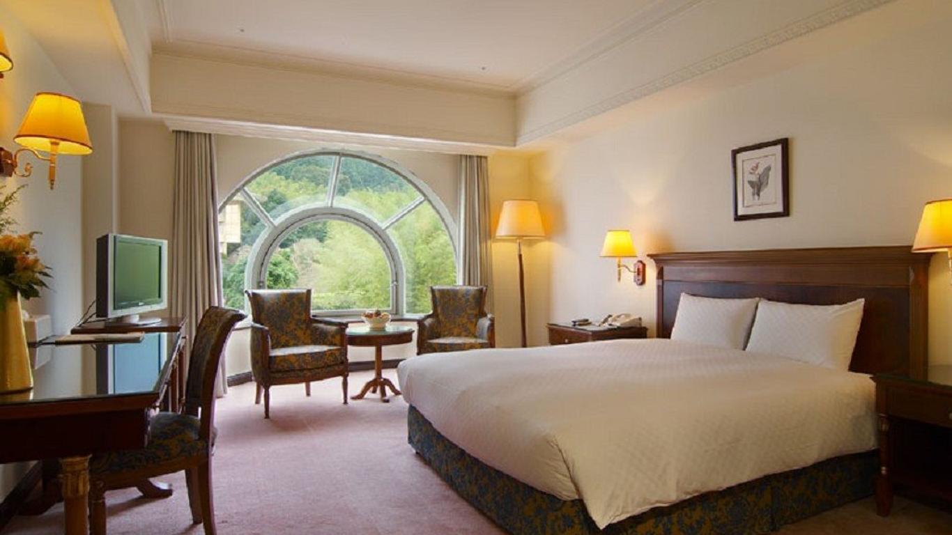 Le Midi Hotel Chitou