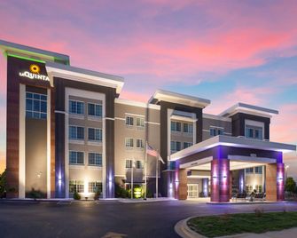 La Quinta Inn & Suites by Wyndham Springfield IL - Springfield - Building
