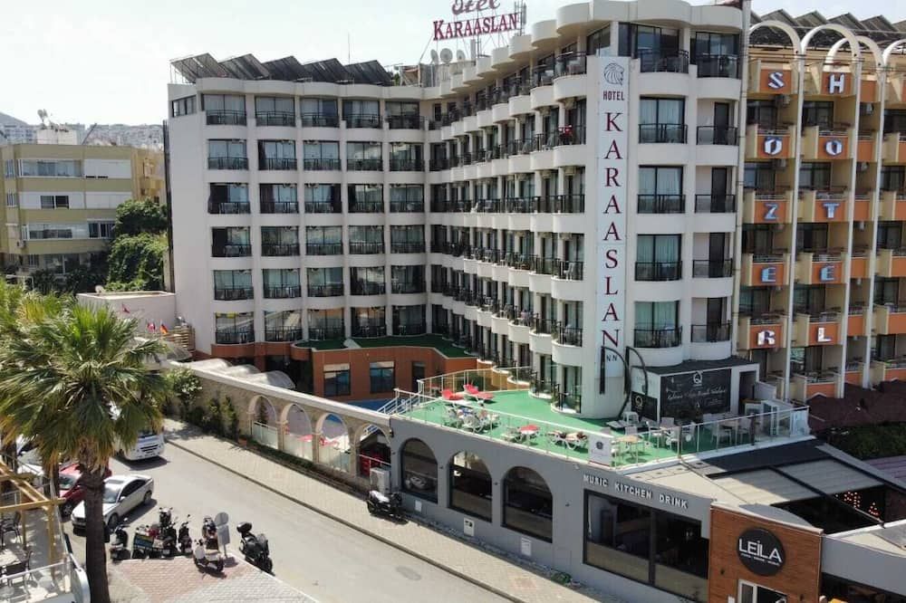 باي كاراسلان إن - كوساداسي - مبنى