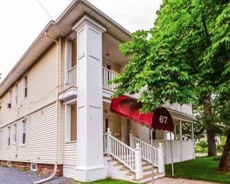 Studio 6 ~ 1 Bdrm W/ Private Bath & Balcony - Moncton - Building