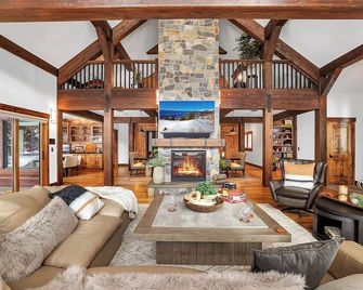 Sugarloaf Summit @ Tamarack Resort | Insta-Worthy Ski In/Out Mountain Modern Estate - Donnelly - Sala de estar