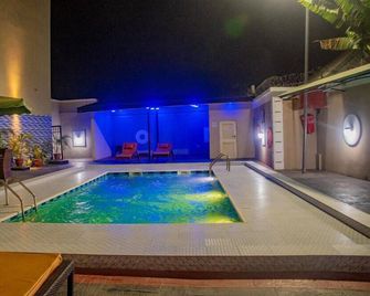 Crownsville Hotel - Airport Road - Port Harcourt - Pool