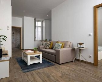 Red Door Flat by Trip2Portugal - Figueira da Foz - Living room