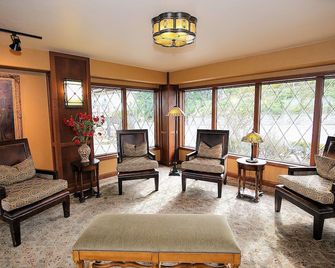 The Bard's Inn, BW Signature Collection - Ashland - Lobby