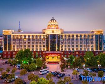 Fangzhou Hotel - Kunming - Building