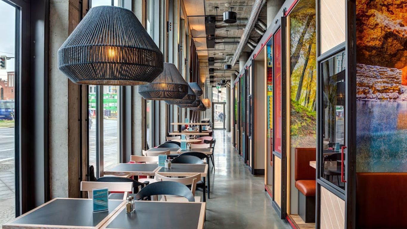 Schulz Hotel Berlin Wall at the East Side Gallery