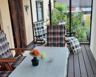Apartment with winter garden in the middle of the Sauerland for young and old - Kirchhundem - Balkon