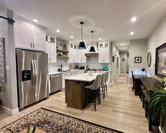 Luxury Comfort Near Downtown - Idaho Falls - Kitchen